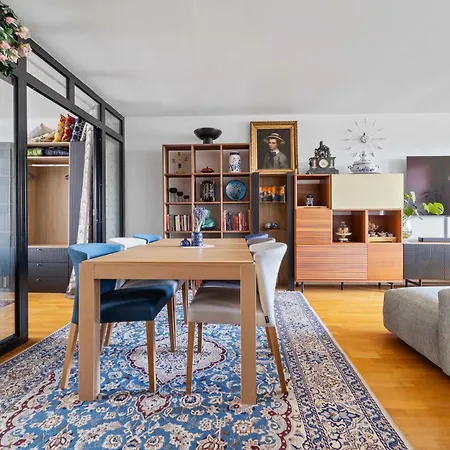 Attica Apartment *